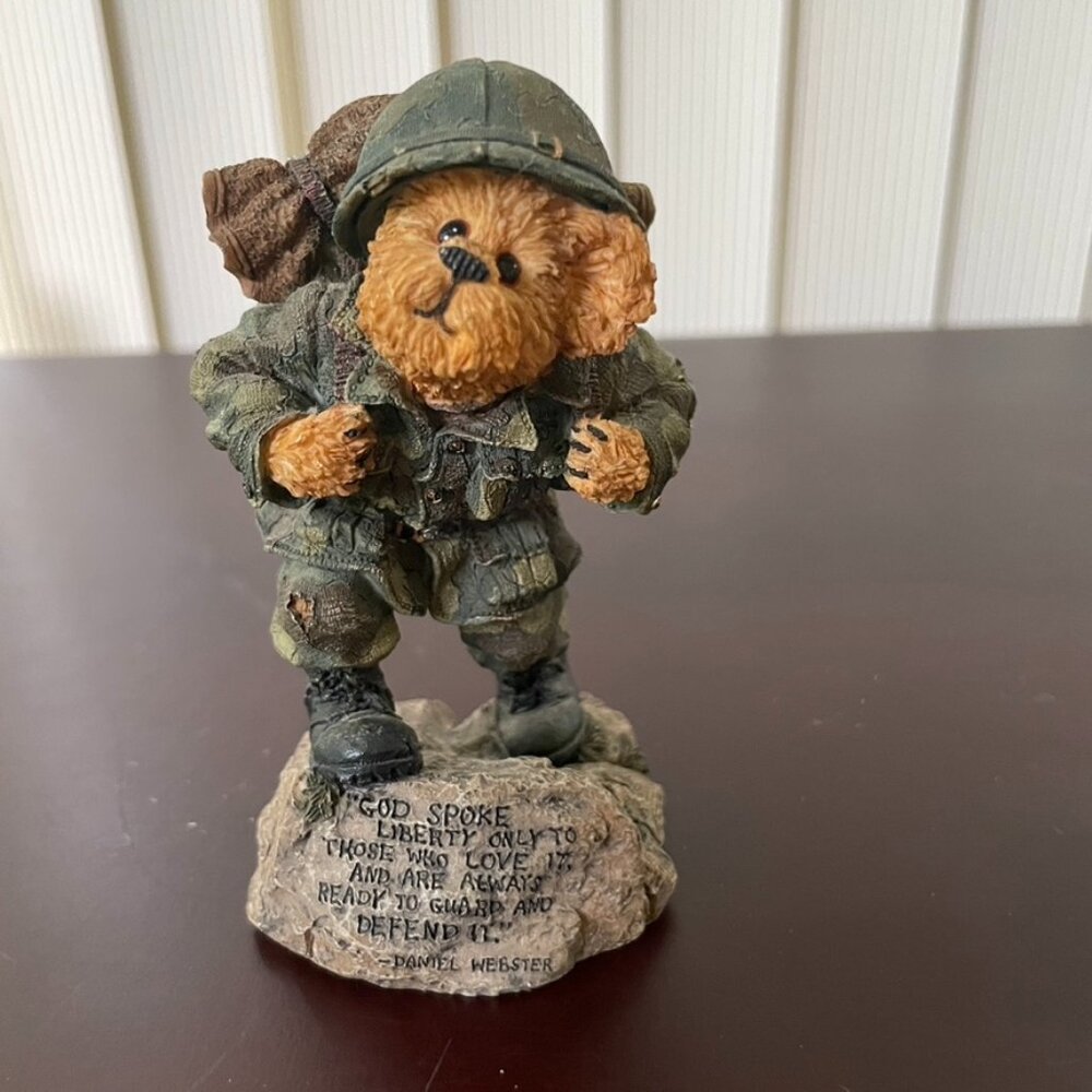 Boyds Bears Bearstone G.I. Bruin Stand Up for Freedom Resin Retired #228387